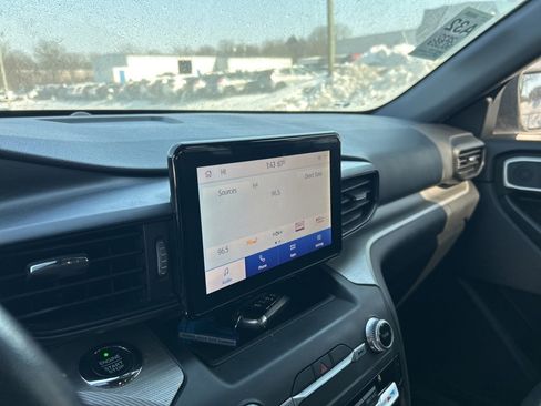Used 2020 Ford Explorer XLT w/ Comfort Package image 8
