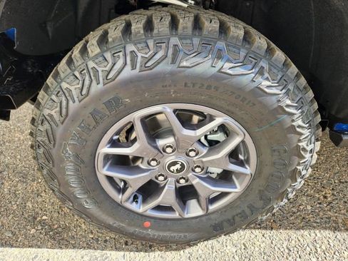 New 2025 Ford Bronco Badlands image 18