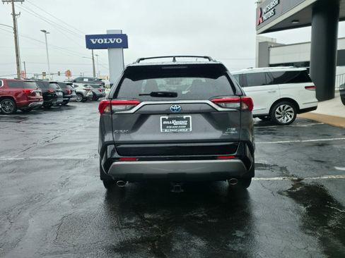 Used 2020 Toyota RAV4 XSE AWD/4WD image 4