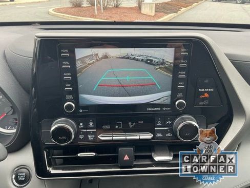 Used 2022 Toyota Highlander LE image 21