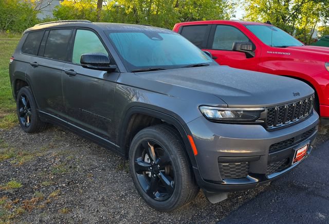 Used 2023 Jeep Grand Cherokee L Laredo AWD/4WD image 3