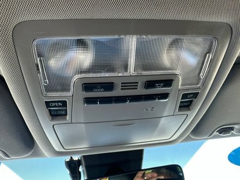Used 2019 Toyota Highlander XLE AWD/4WD image 32