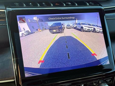 Used 2022 Jeep Grand Cherokee Overland w/ Luxury Tech Group IV image 34