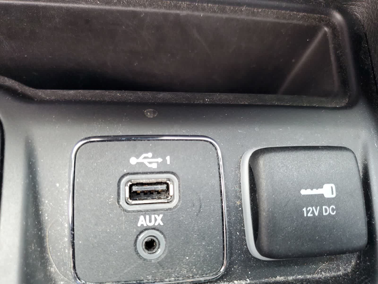 Used 2021 Jeep Cherokee Latitude Plus AWD/4WD image 22