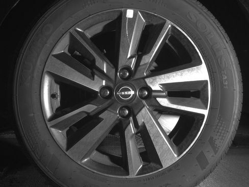 Used 2025 Nissan Versa SV FWD image 14