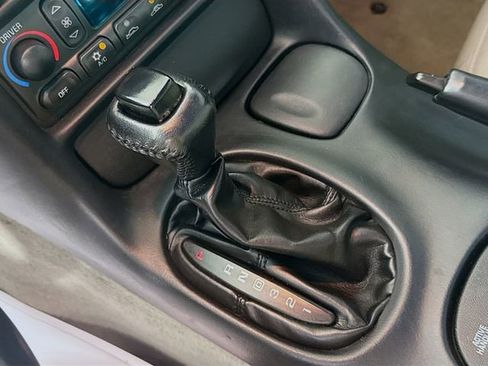 Used 2003 Chevrolet Corvette Coupe RWD image 17