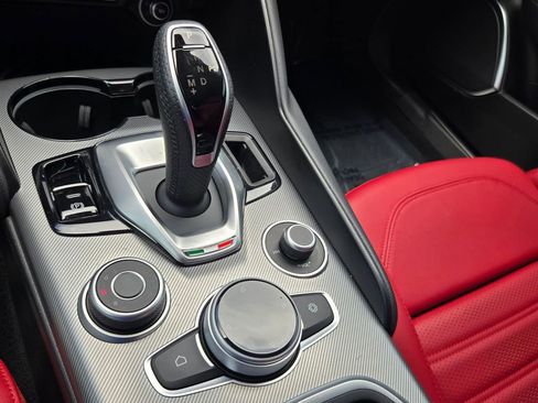 Used 2023 Alfa Romeo Giulia Veloce RWD image 21