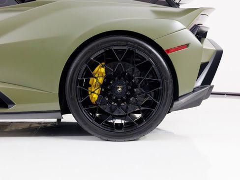 Used 2022 Lamborghini Huracan STO image 11