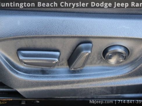 Used 2023 Toyota Corolla Cross XLE image 30