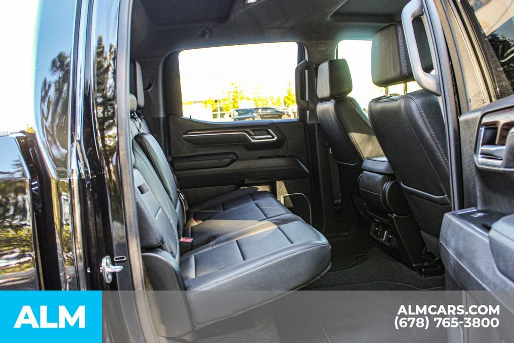 Used 2025 GMC Sierra 1500 SLT RWD image 18