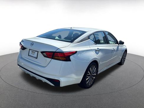 Used 2025 Nissan Altima 2.5 SV FWD image 15