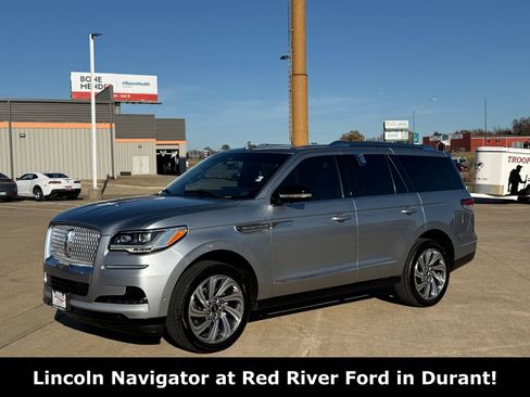 Used 2023 Lincoln Navigator Reserve image 1