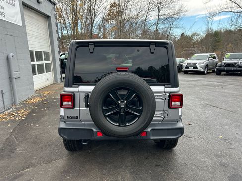 Used 2020 Jeep Wrangler Unlimited Sahara image 6