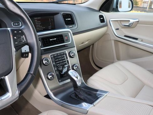 Used 2013 Volvo S60 T5 image 8