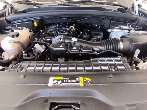 Used 2023 Jeep Grand Cherokee Altitude AWD/4WD image 9