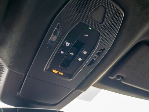 Certified 2025 Porsche Macan Turbo Electric AWD/4WD image 21
