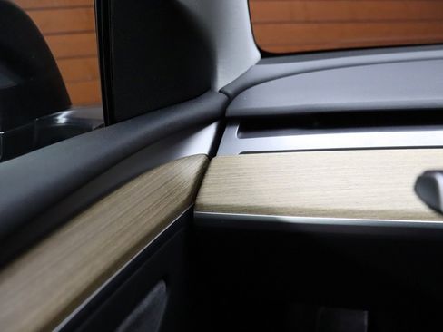 Used 2024 Tesla Model Y Performance image 45