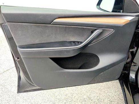 Used 2023 Tesla Model Y AWD image 11