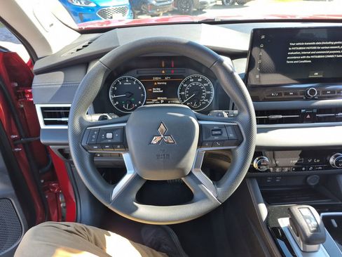 New 2026 Mitsubishi Outlander ES image 14