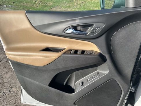 Used 2022 Chevrolet Equinox Premier AWD/4WD image 40