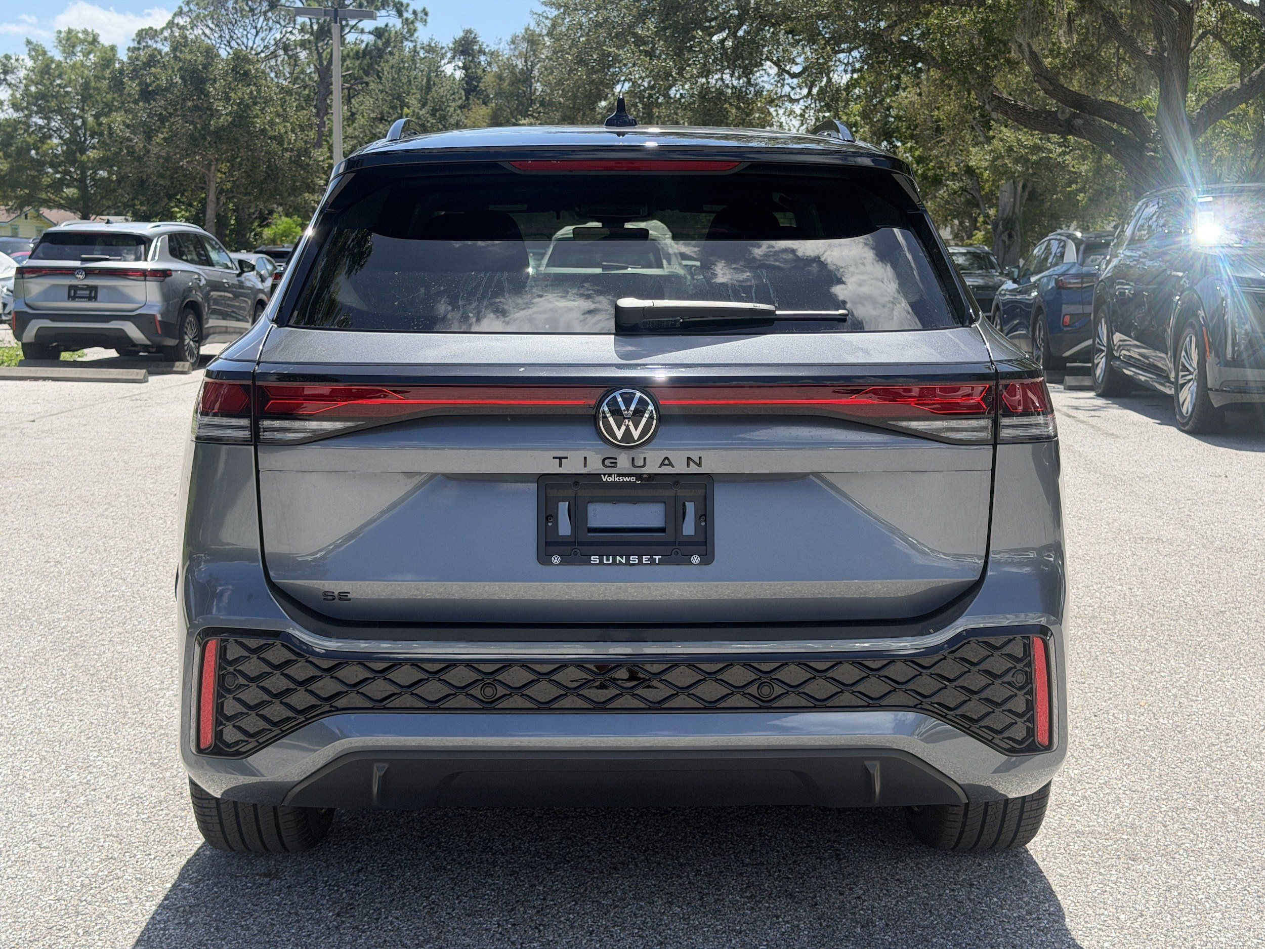 New 2026 Volkswagen Tiguan SE R-Line FWD image 6