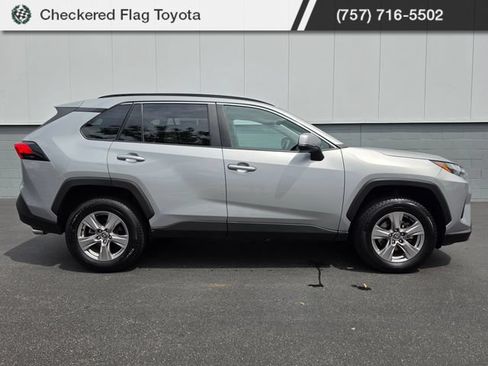 Used 2022 Toyota RAV4 XLE AWD/4WD image 6
