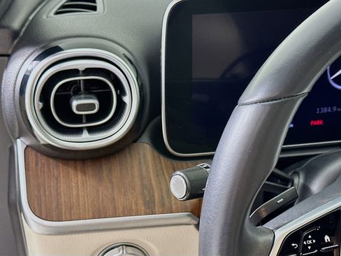 Used 2023 Mercedes-Benz C 300 Sedan image 11