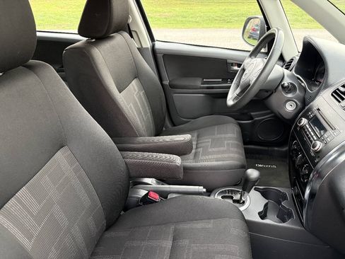 Used 2011 Suzuki SX4 AWD Hatchback image 24