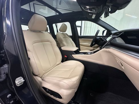 Used 2023 Jeep Grand Cherokee 4WD 4xe image 18