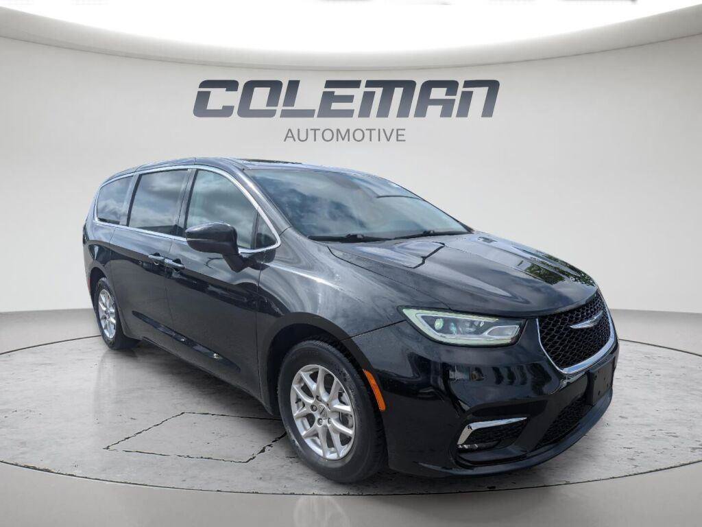 Used 2023 Chrysler Pacifica Touring-L FWD image 23