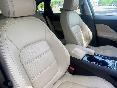 Used 2017 Jaguar F-PACE Prestige image 25