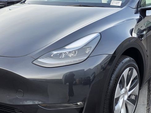 Used 2024 Tesla Model Y Long Range image 8