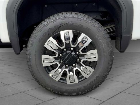 New 2025 GMC Sierra 2500 Denali w/ Denali Reserve Package image 11