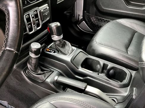Used 2020 Jeep Wrangler Unlimited Sahara AWD/4WD image 16