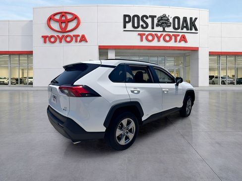 Used 2025 Toyota RAV4 LE AWD/4WD image 7
