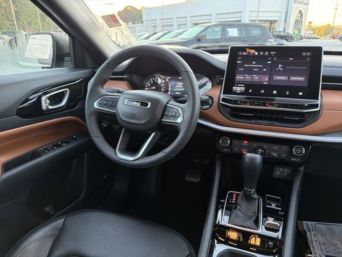 Used 2024 Jeep Compass Limited w/ Sun and Sound Group image 23