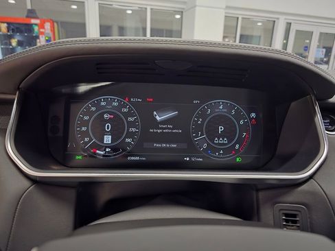 Used 2022 Land Rover Range Rover Sport SVR image 25