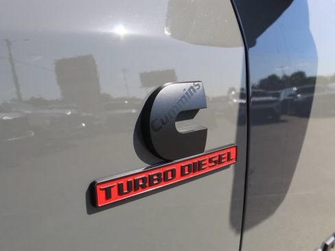 New 2026 RAM 2500 Laramie AWD/4WD image 10