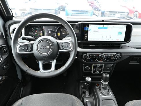 Used 2024 Jeep Wrangler Unlimited Sahara AWD/4WD image 23