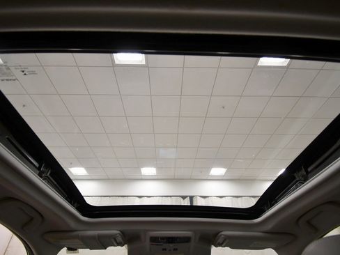 Used 2017 Subaru Forester 2.5i Limited image 16