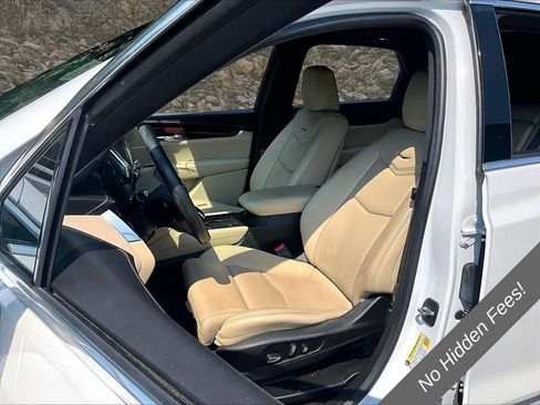 Used 2017 Cadillac XT5 Luxury w/ Driver Awareness Package FWD image 19