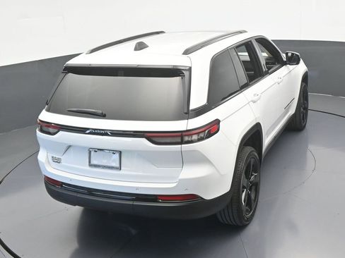 Used 2025 Jeep Grand Cherokee Altitude image 50