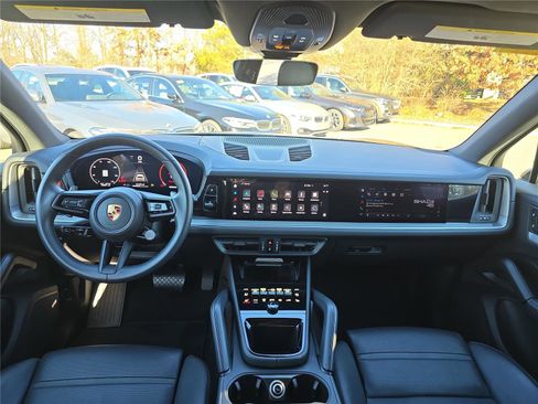 Used 2024 Porsche Cayenne image 18