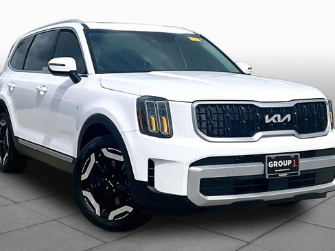 Used 2024 Kia Telluride EX w/ EX Captain's Chair Package image 3