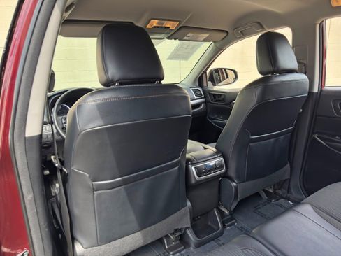 Used 2018 Toyota Highlander Plus AWD/4WD image 30