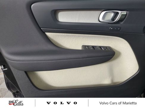 Used 2025 Volvo XC40 B5 Plus image 20