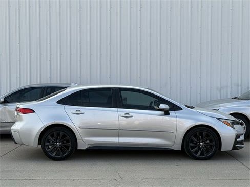 Used 2024 Toyota Corolla SE image 3