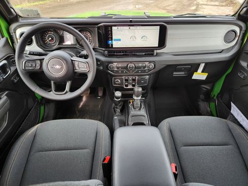 New 2025 Jeep Gladiator Sport image 3