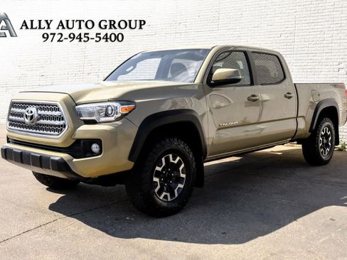 Used 2017 Toyota Tacoma TRD Off-Road image 1
