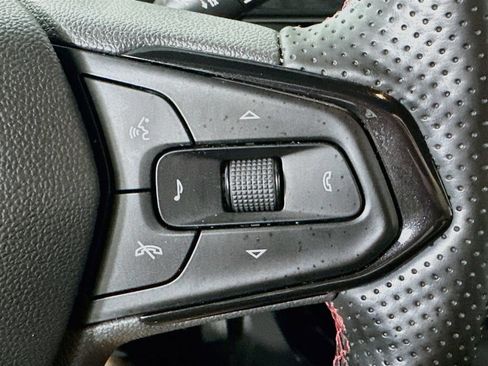 Used 2024 Chevrolet Trax RS w/ Sunroof Package FWD image 23